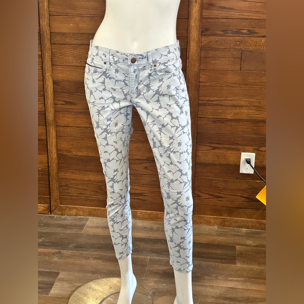 GAP. 1969. Legging Jean. 28 P. Floral Print Skinny Jeans